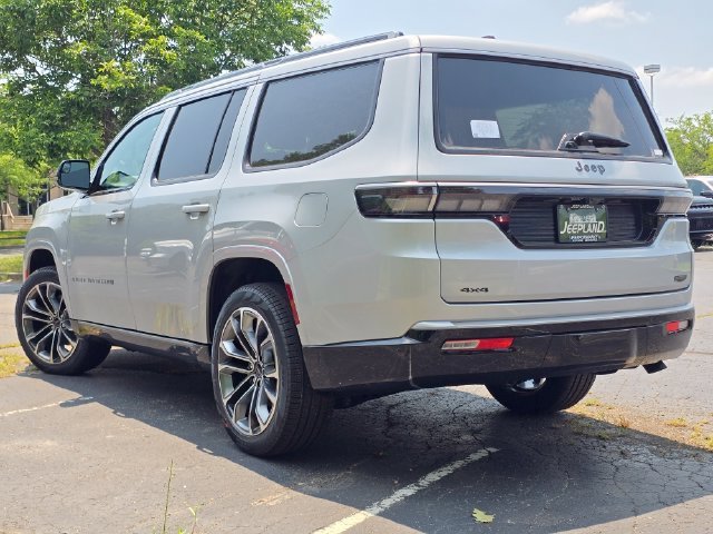 New 2026 Silver-Zynith Exterior Paint Jeep Summit Reserve image 37