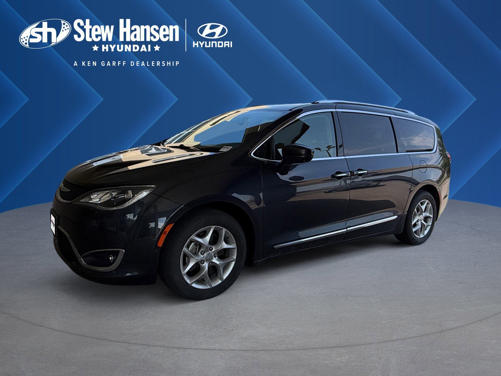 2019 Chrysler Pacifica Touring L Plus's photo