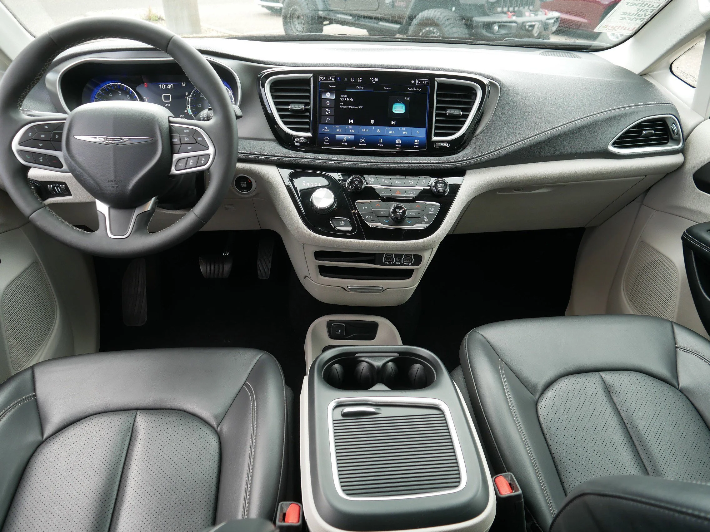 Used 2023 Ceramic Gray Clearcoat Chrysler Touring L image 10