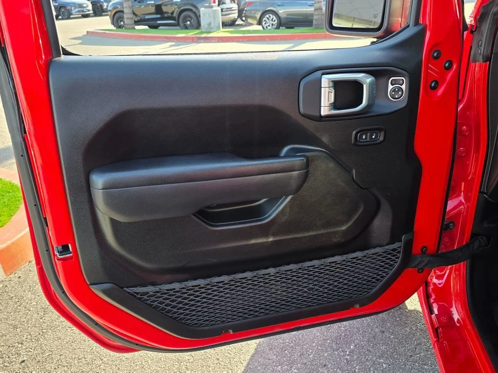 Used 2025 Red Jeep Sport S image 21