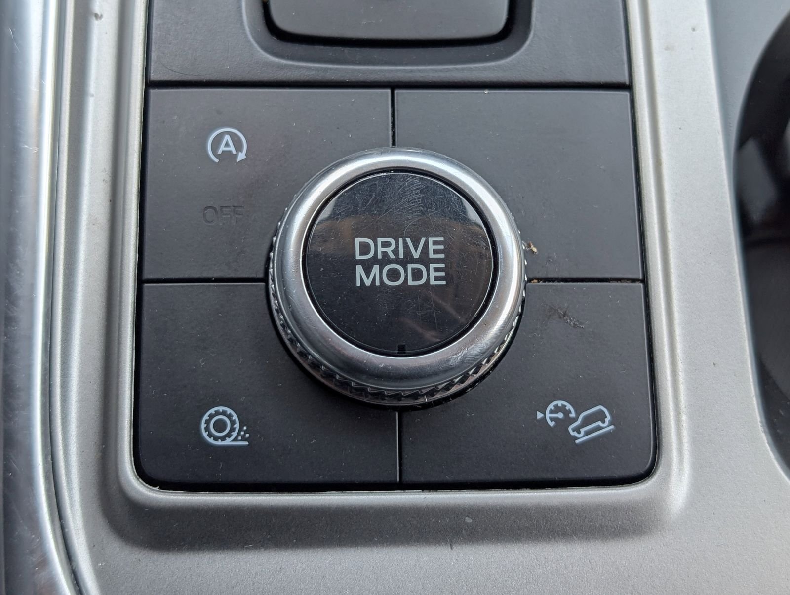 Used 2021 White Metallic Ford Limited image 23