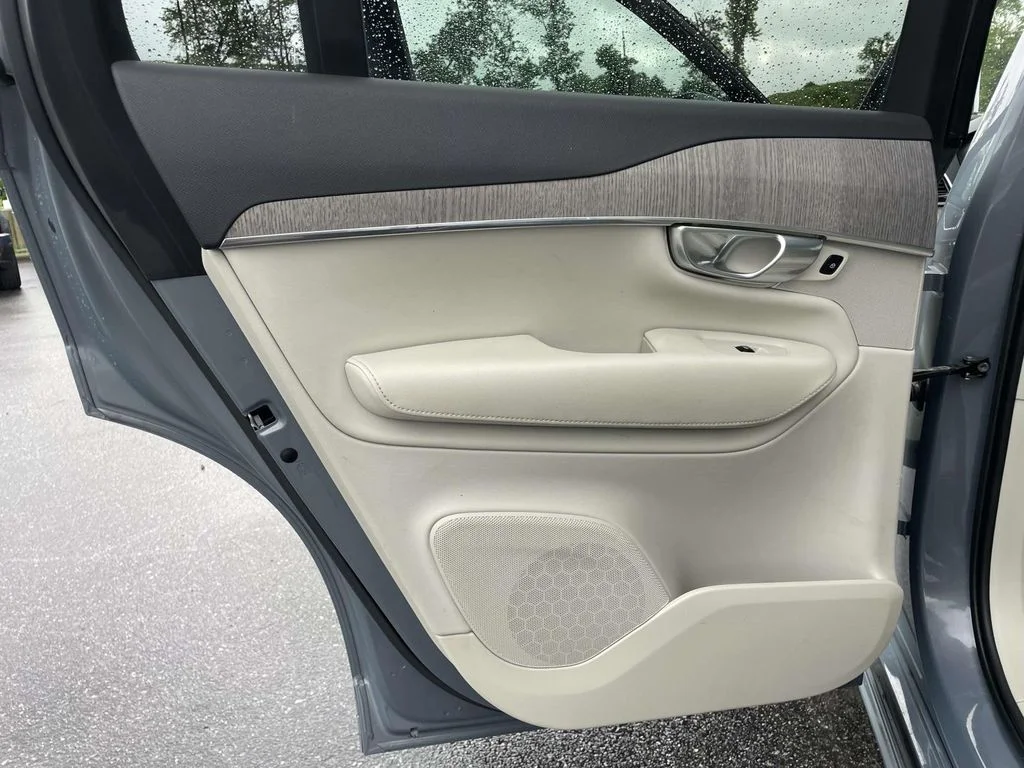 2023 Volvo XC90 Plus - Photo 2