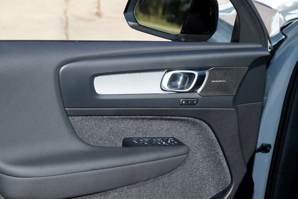 2026 Volvo XC40 Ultra - Photo 11