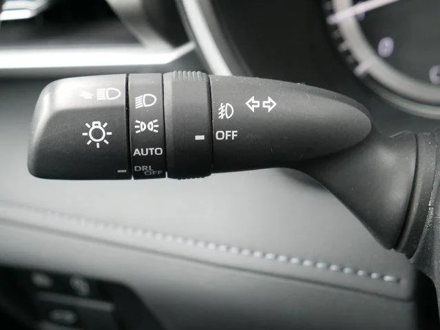 Used 2024  Toyota  image 27