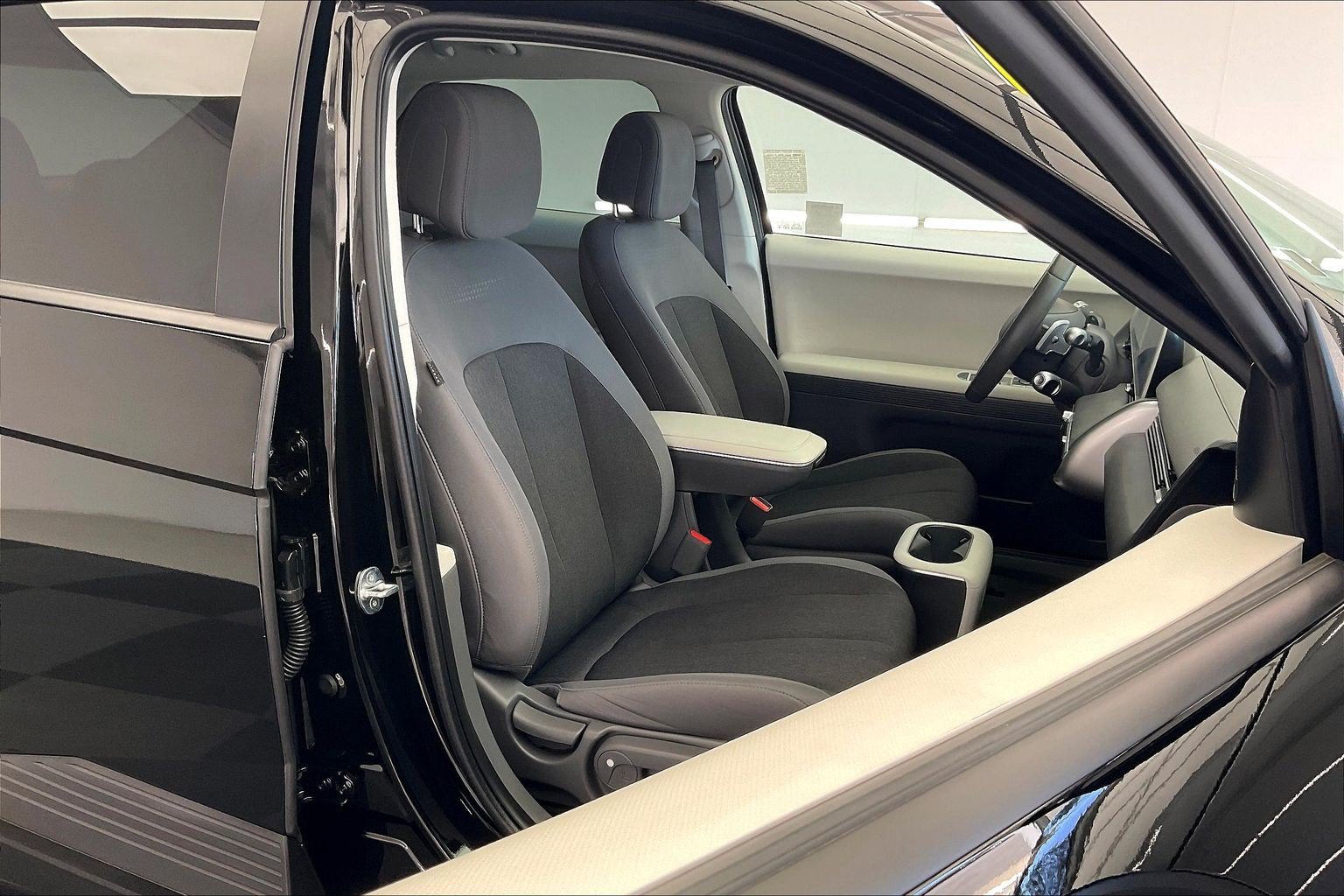 Used 2024 Abyss Black Hyundai SEL image 6
