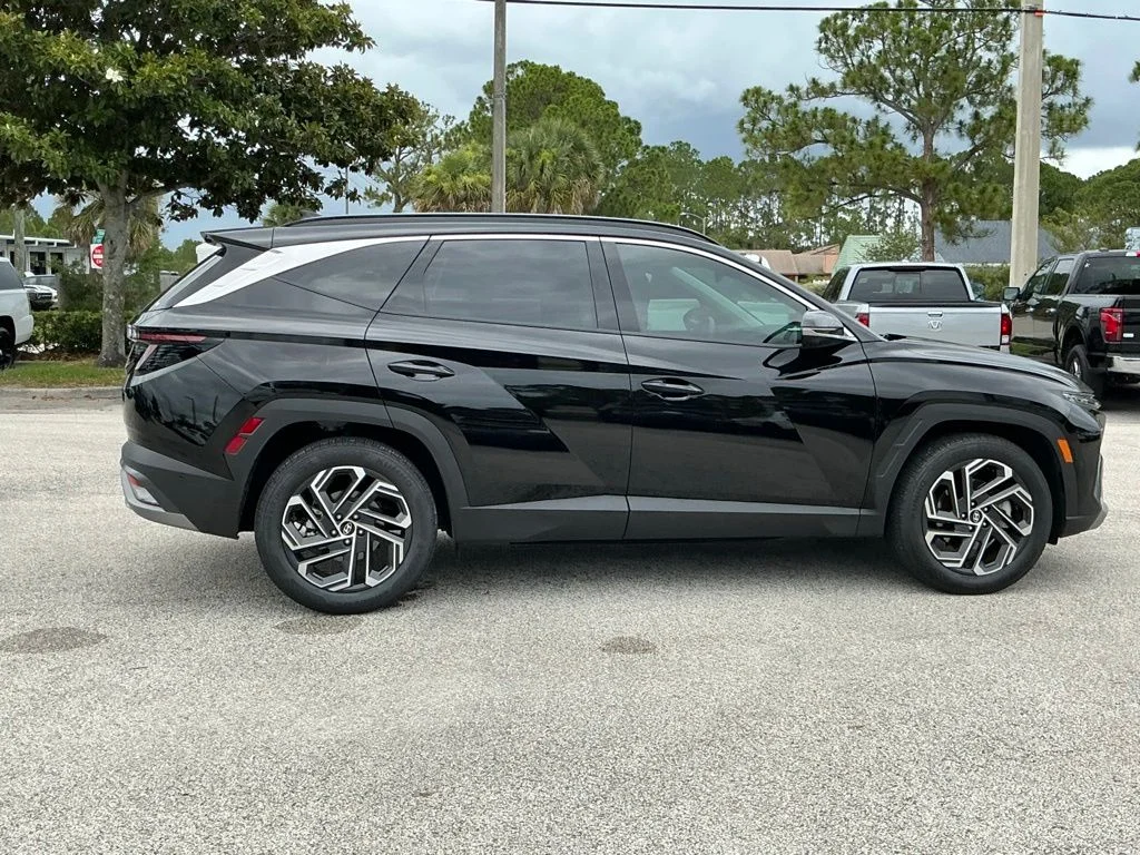 Used 2025 Black Hyundai Limited image 20