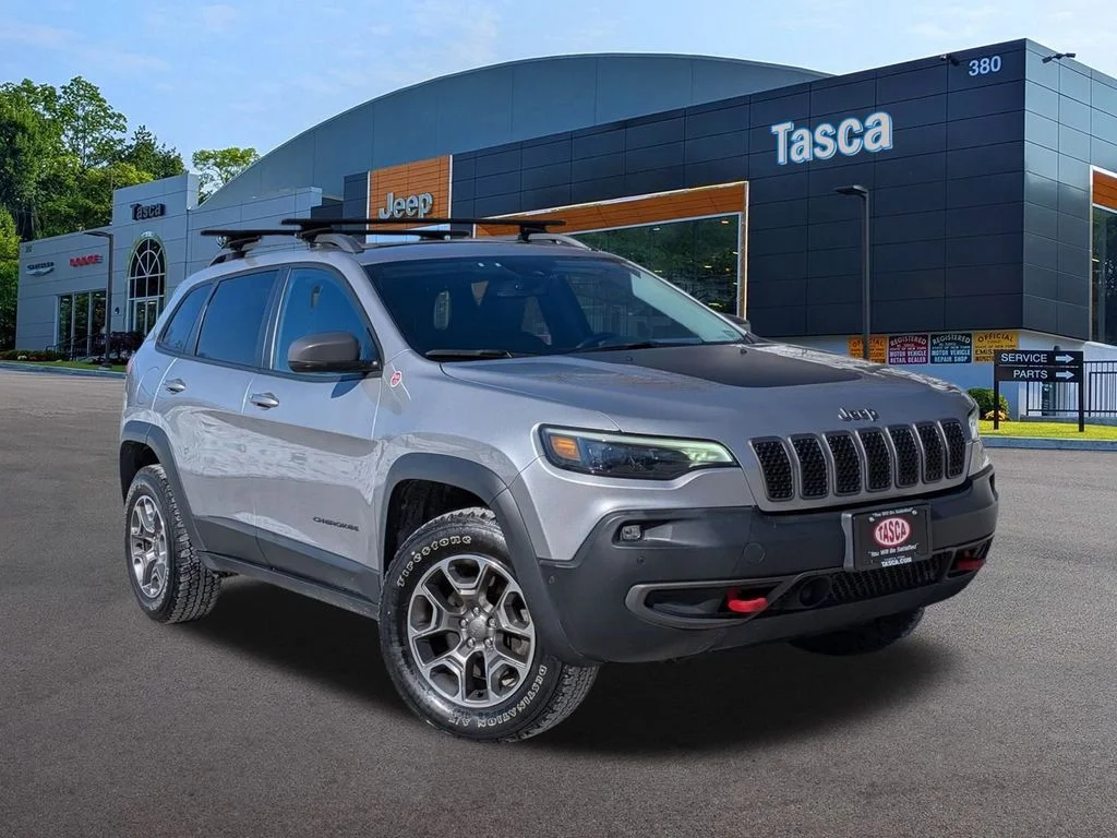 Used 2021 Silver Jeep Trailhawk image 1