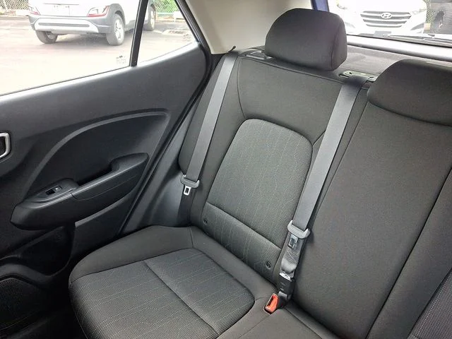 Used 2022 Blue Hyundai SE image 18
