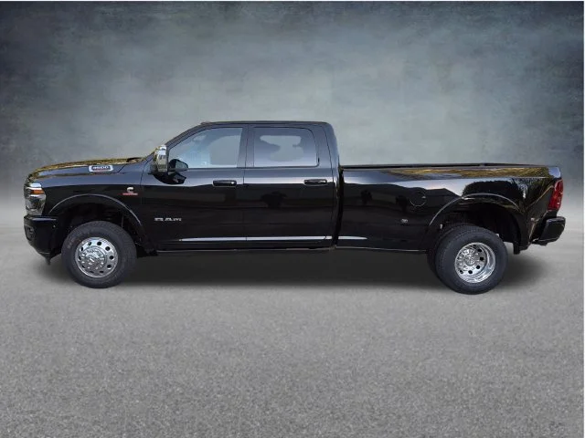 New 2027 Diamond Black Crystal Pearl-Coat Exterior Paint RAM Laramie image 4