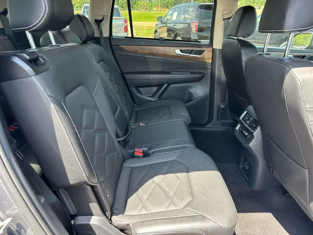 Used 2025 Gray Volkswagen 2.0T SE w/Technology image 14