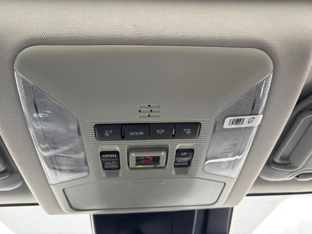 Used 2025  Toyota XLE Premium image 19