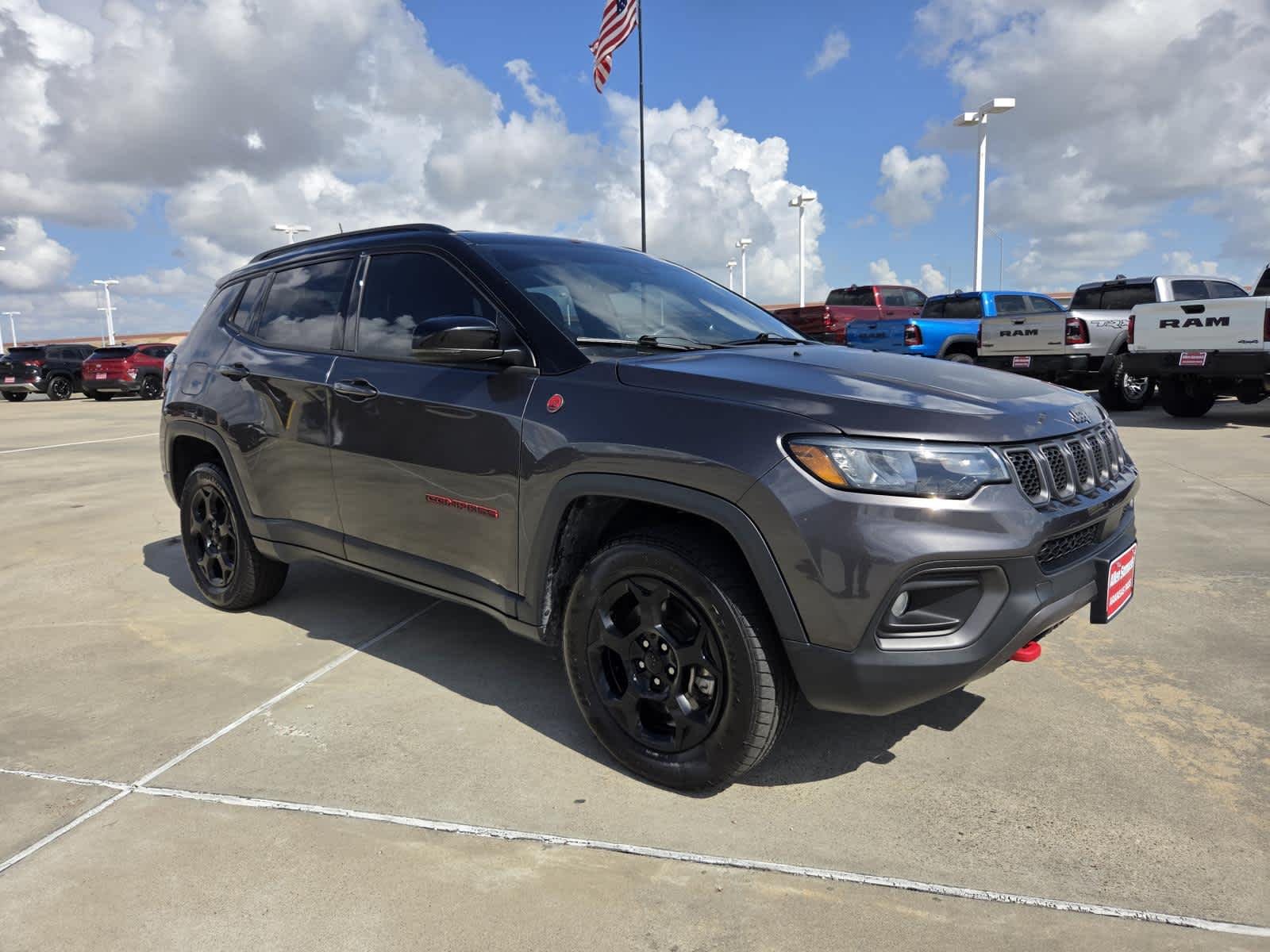 Used 2023 Granite Crystal Metallic Clearcoat Jeep Trailhawk image 7