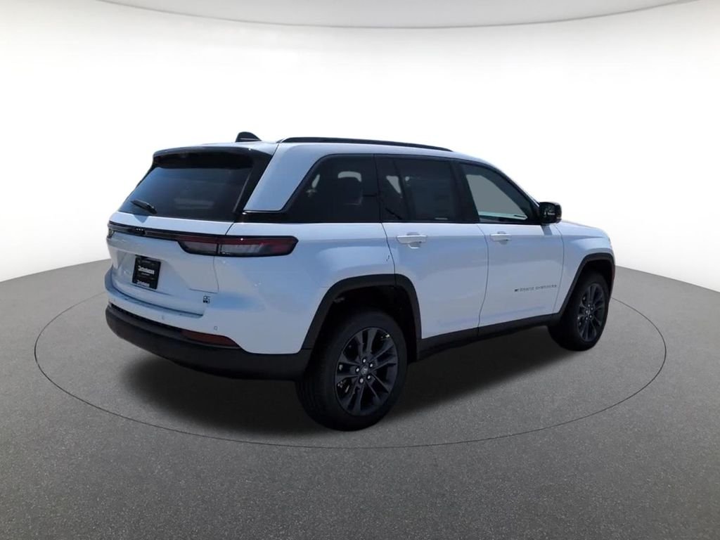 New 2026 White Jeep  image 8