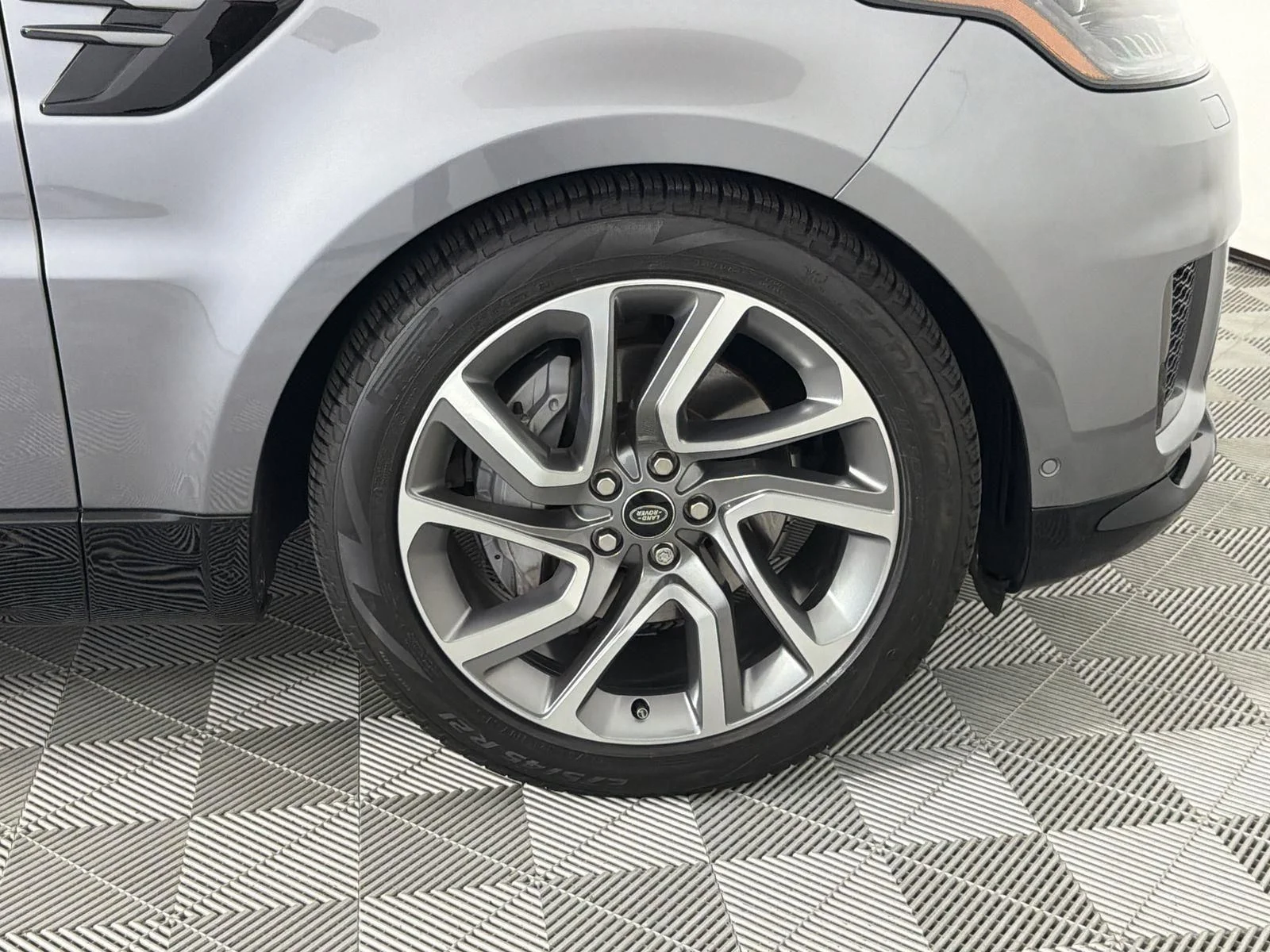 Used 2022 Eiger Gray Metallic Land Rover HSE Silver Edition image 36
