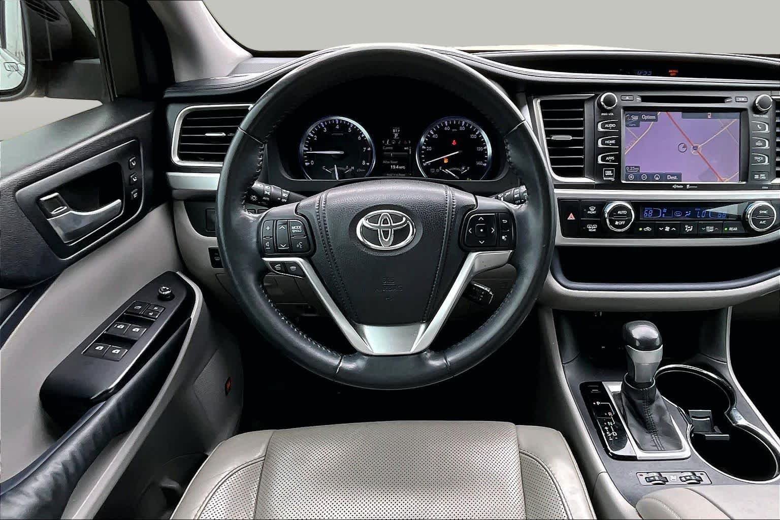 Used 2015 Silver Sky Metallic Toyota Limited image 6