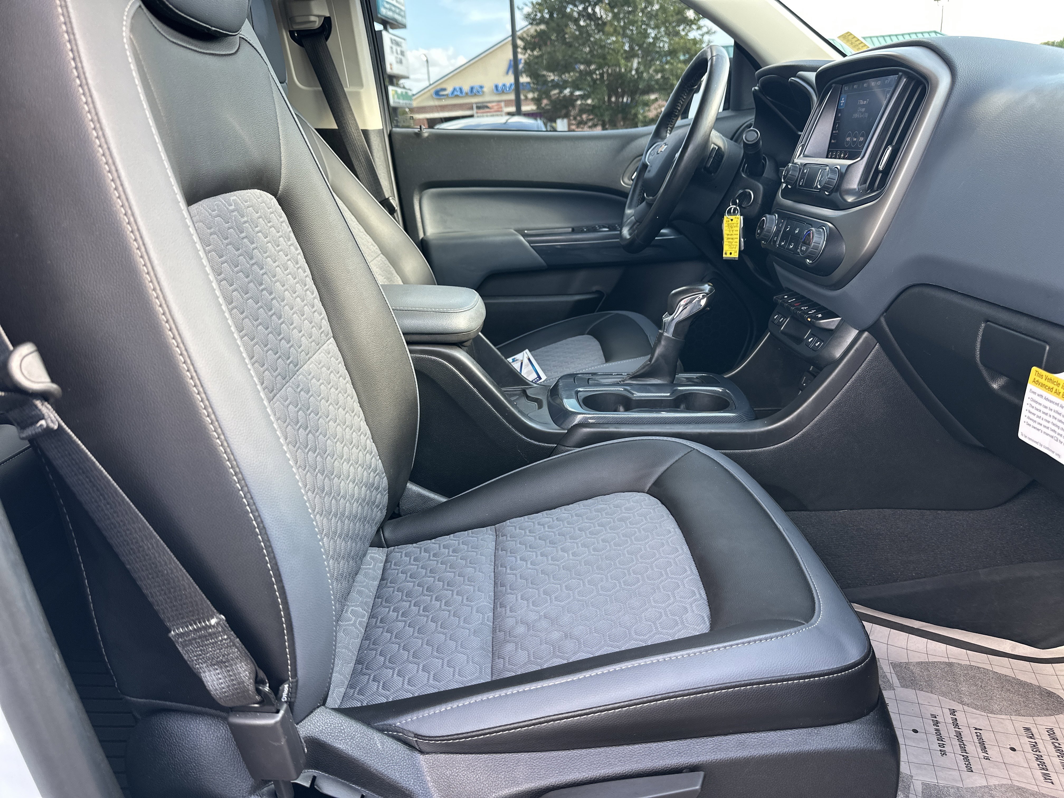 Used 2022 Summit White Chevrolet Z71 image 14