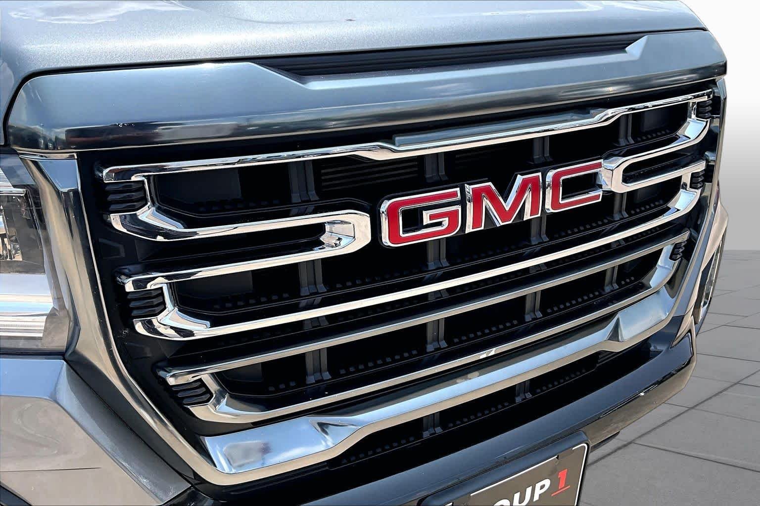 Used 2022 Satin Steel Metallic GMC 4WD AT4 w/Leather image 30