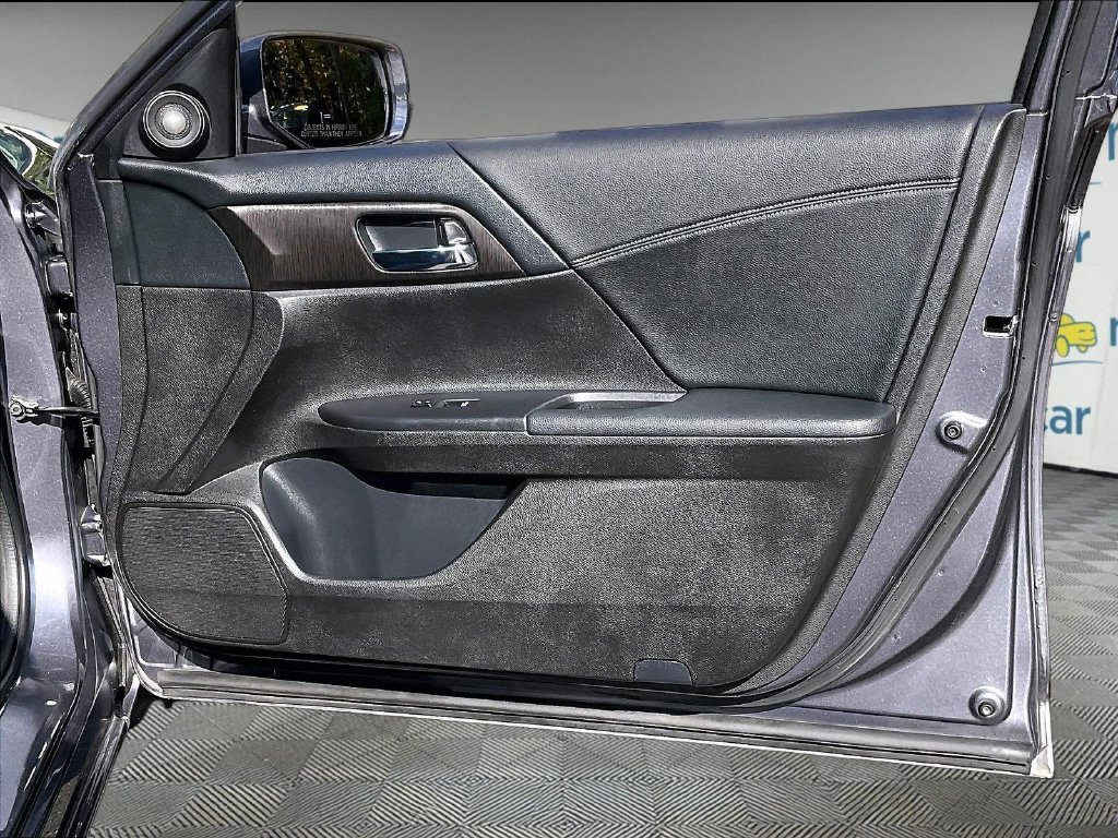 Used 2013 Gray Honda EX-L image 26