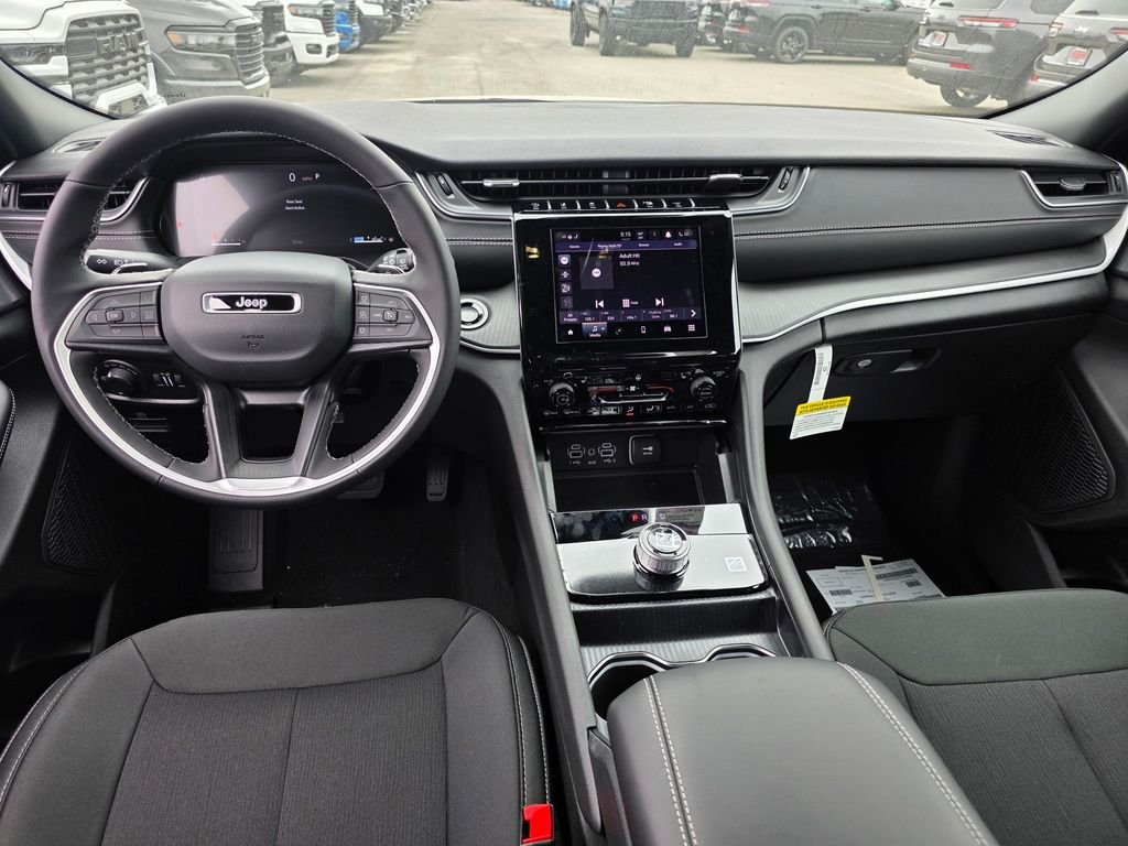 New 2026 Bright White Clear-Coat Exterior Paint Jeep Laredo X image 9