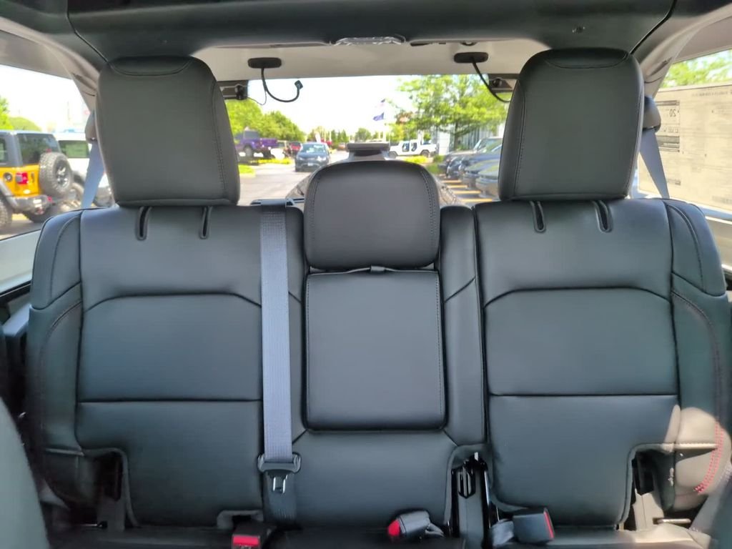 New 2026 Black Clearcoat Jeep Rubicon image 24