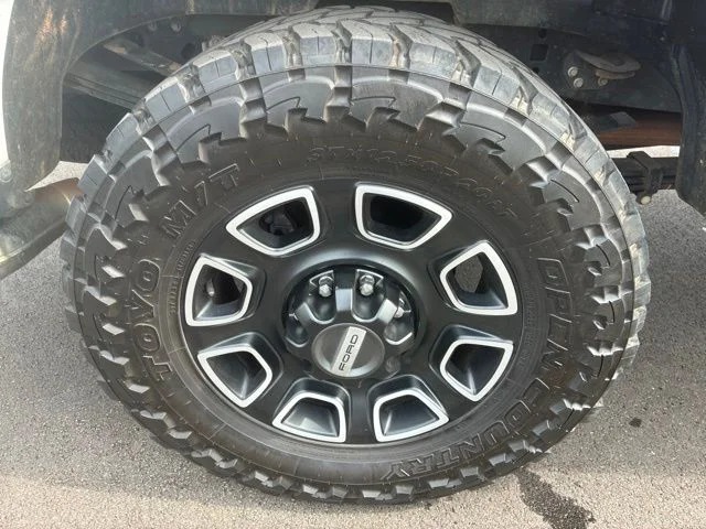 Used 2025 White Metallic Ford Platinum image 10