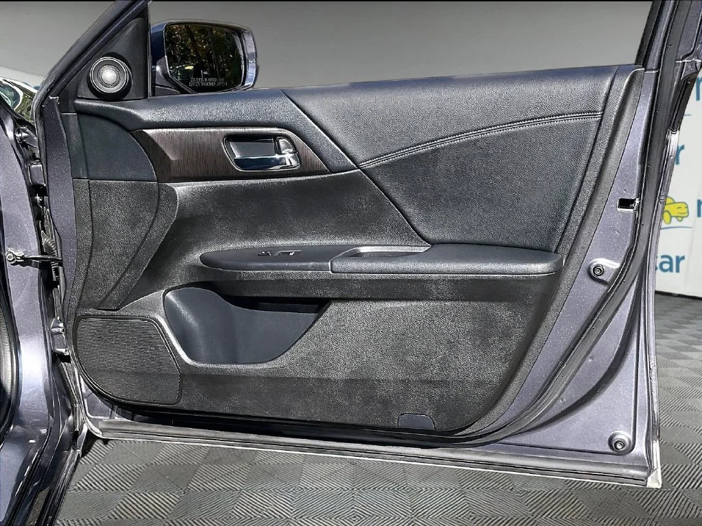 Used 2013 Gray Honda EX-L image 26