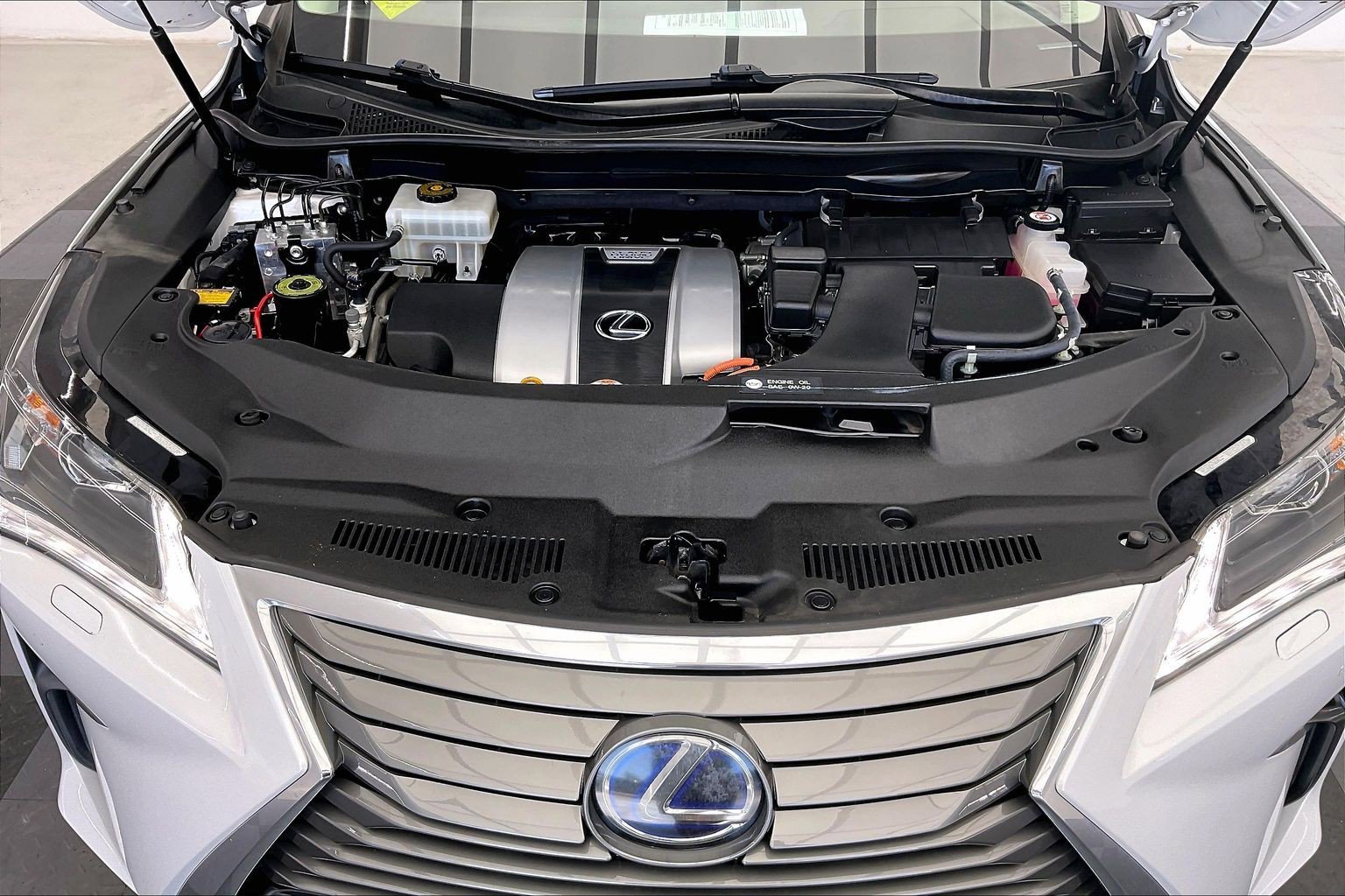 Used 2018 Eminent White Pearl Lexus 450h image 9