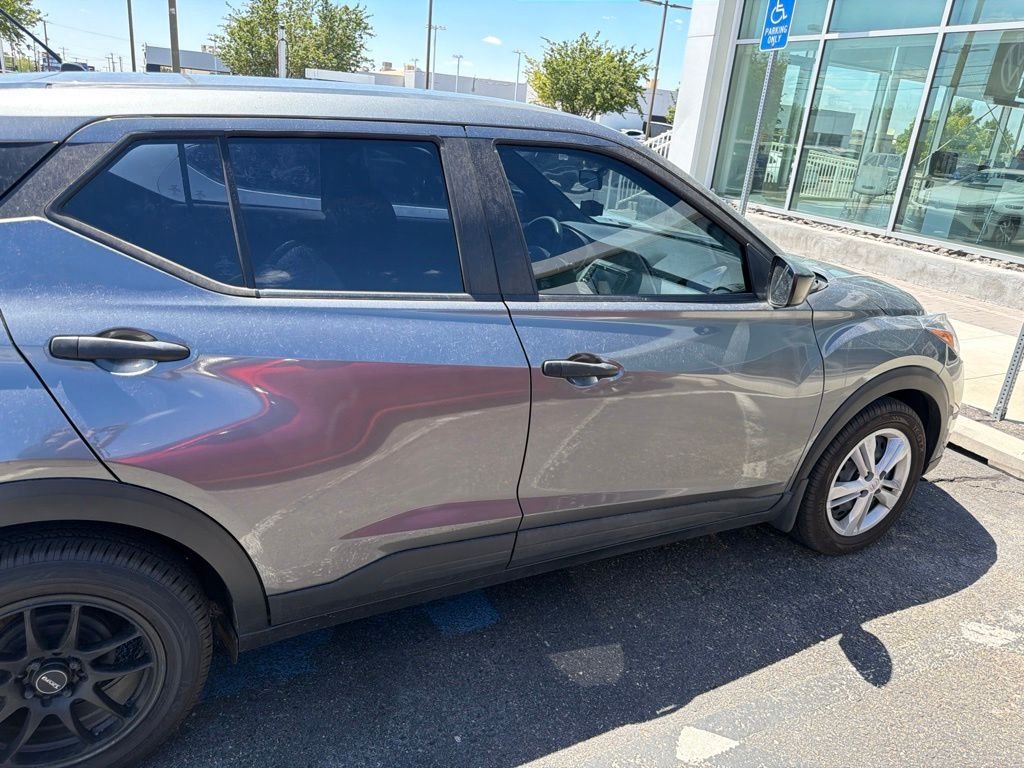 Used 2020 Gray Nissan S image 7