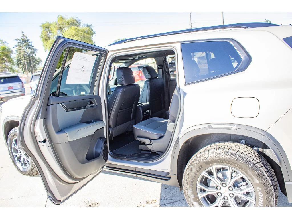 New 2026 RIVERSTONE METALLIC GMC AWD AT4 image 17