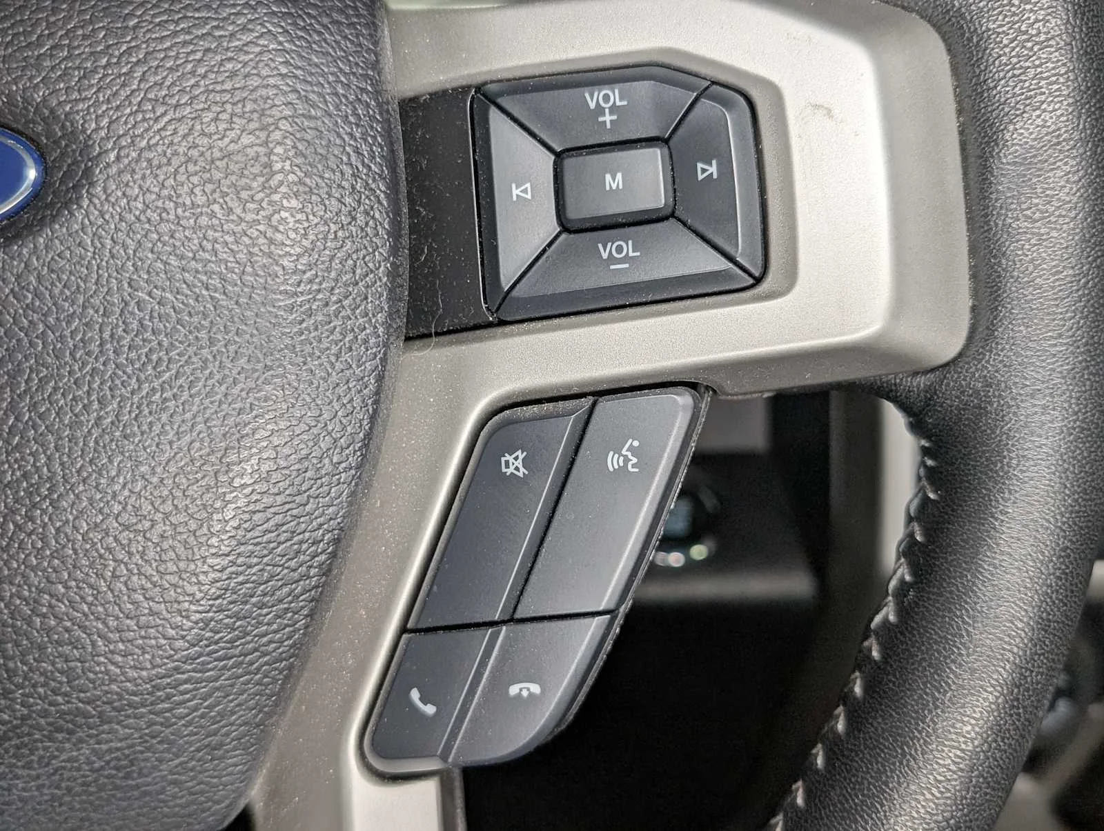Used 2019 Magma Red Metallic Ford LARIAT image 39