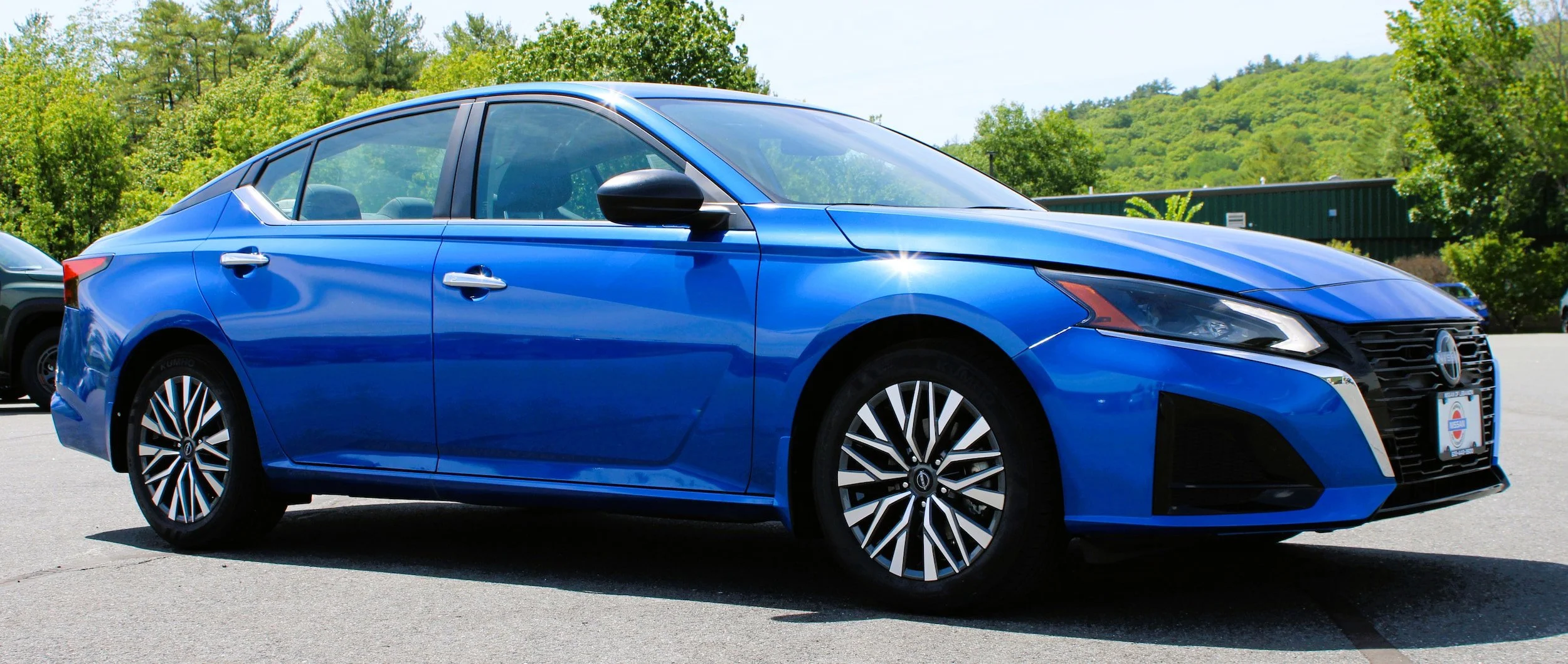 Used 2025 Bluestone Pearl Nissan SV image 5