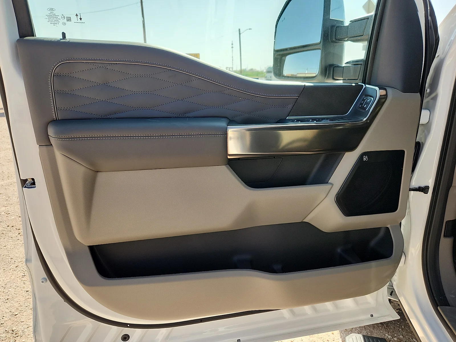 New 2026 Star White Metallic Tri-Coat Ford Platinum image 14