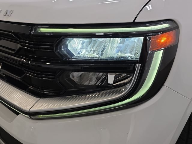 Used 2025 White Ford Platinum image 28