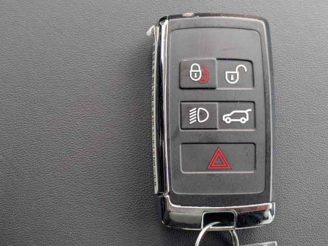 Used 2023 Black Land Rover SE Dynamic image 25