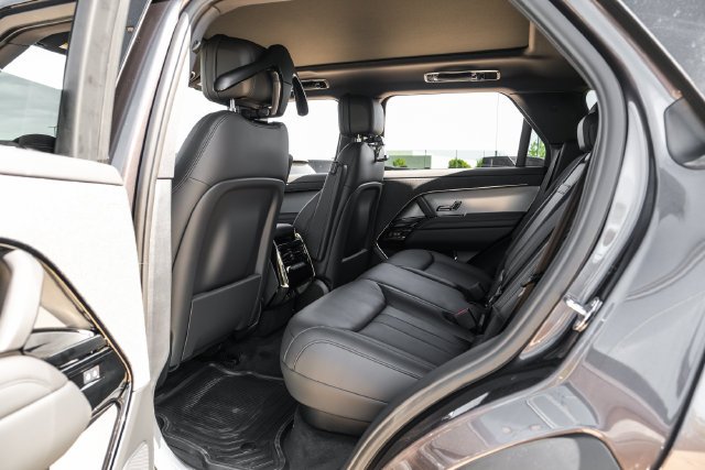 New 2027 Charente Grey Land Rover SE image 30