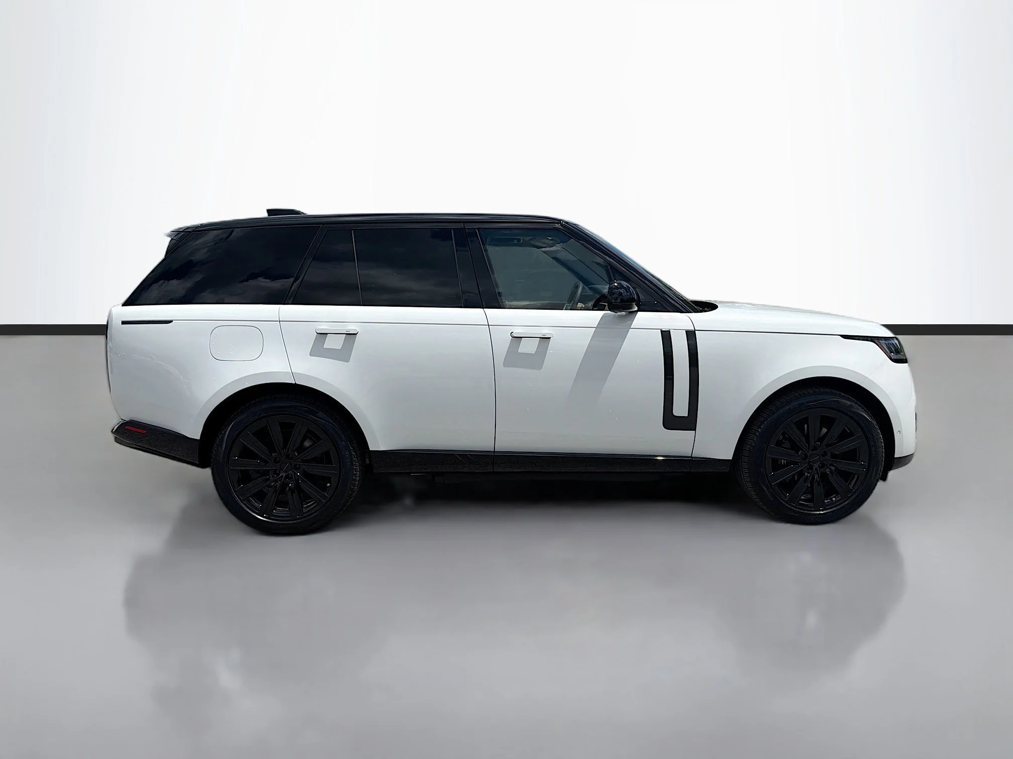 New 2026 Fuji White Land Rover SE image 6