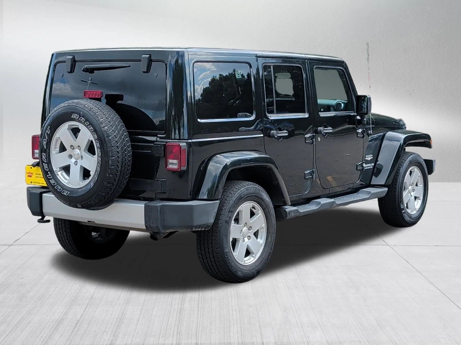 Used 2012 Black Forest Green Pearlcoat Jeep Sahara image 7
