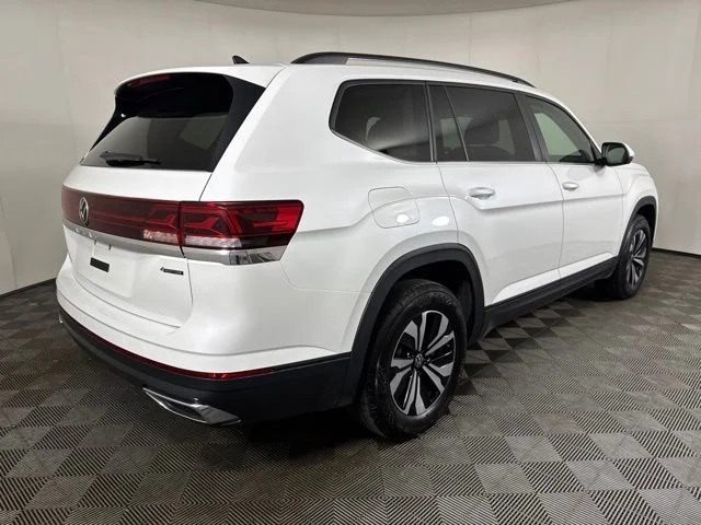 Used 2026 White Volkswagen SE image 3