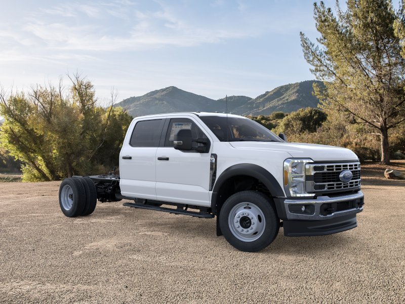 New 2026 Oxford White Ford F-550® XL image 7