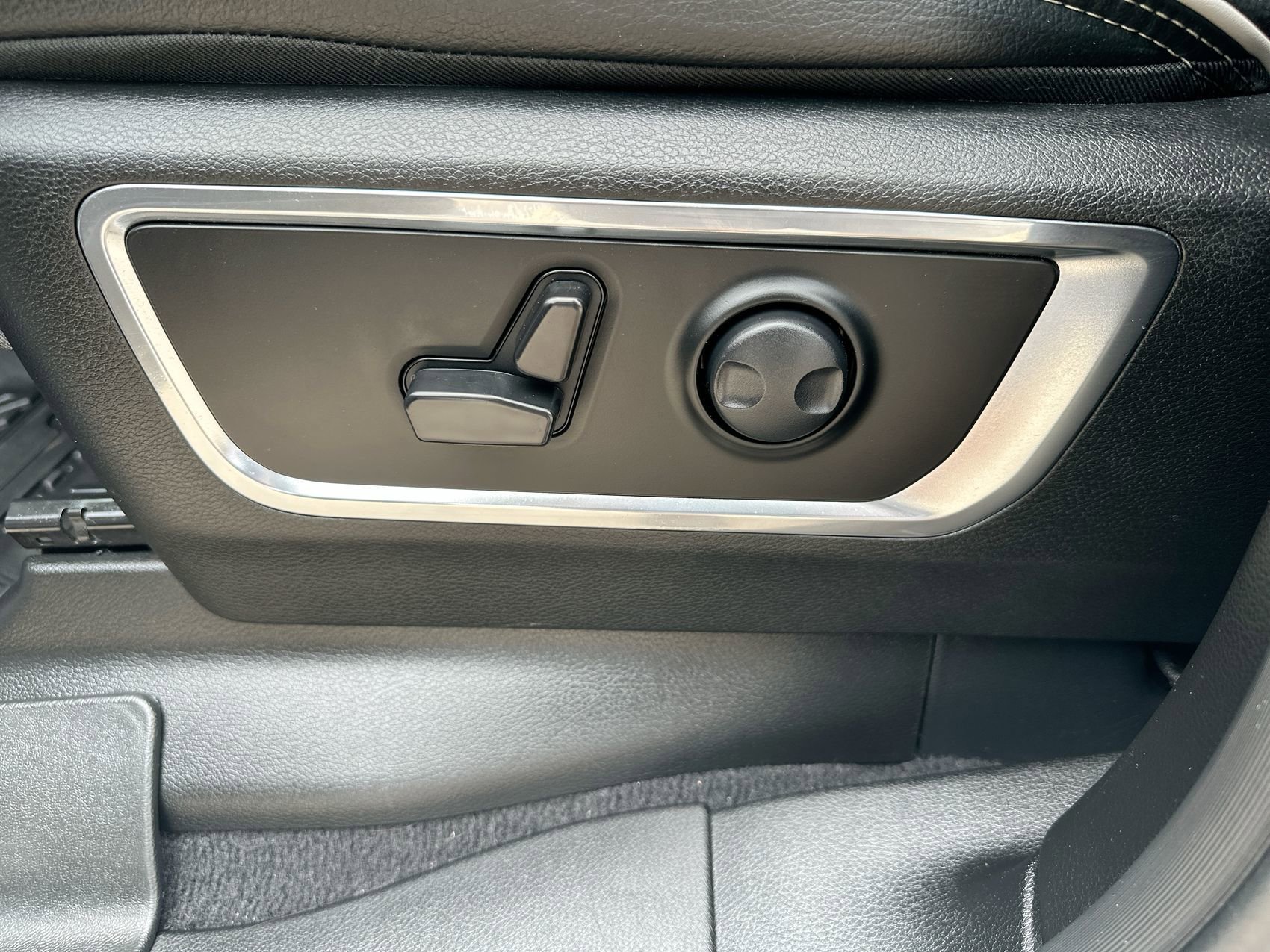 Used 2025 Bright White Clearcoat Ram Laramie image 12