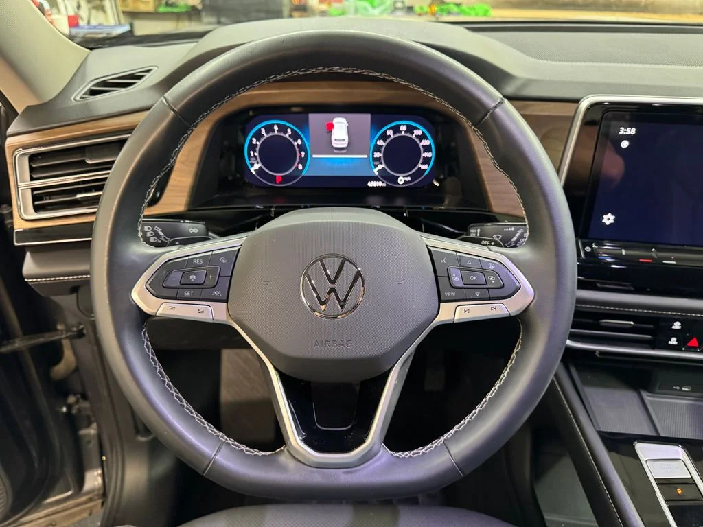 Used 2024 Gray Volkswagen 2.0T SE w/Technology image 18