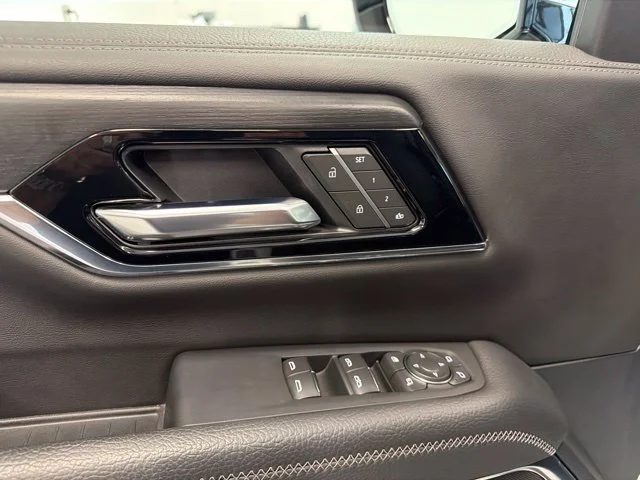 Used 2025 White GMC Denali image 36