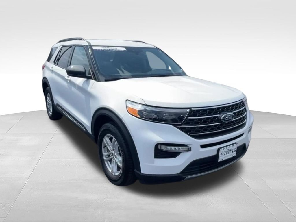 Used 2023 White Ford XLT image 2