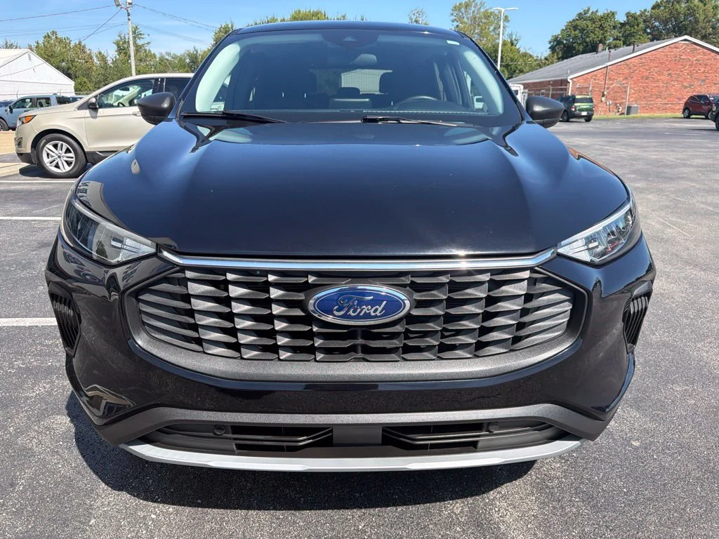 Used 2023 Agate Black Metallic Ford Active image 7