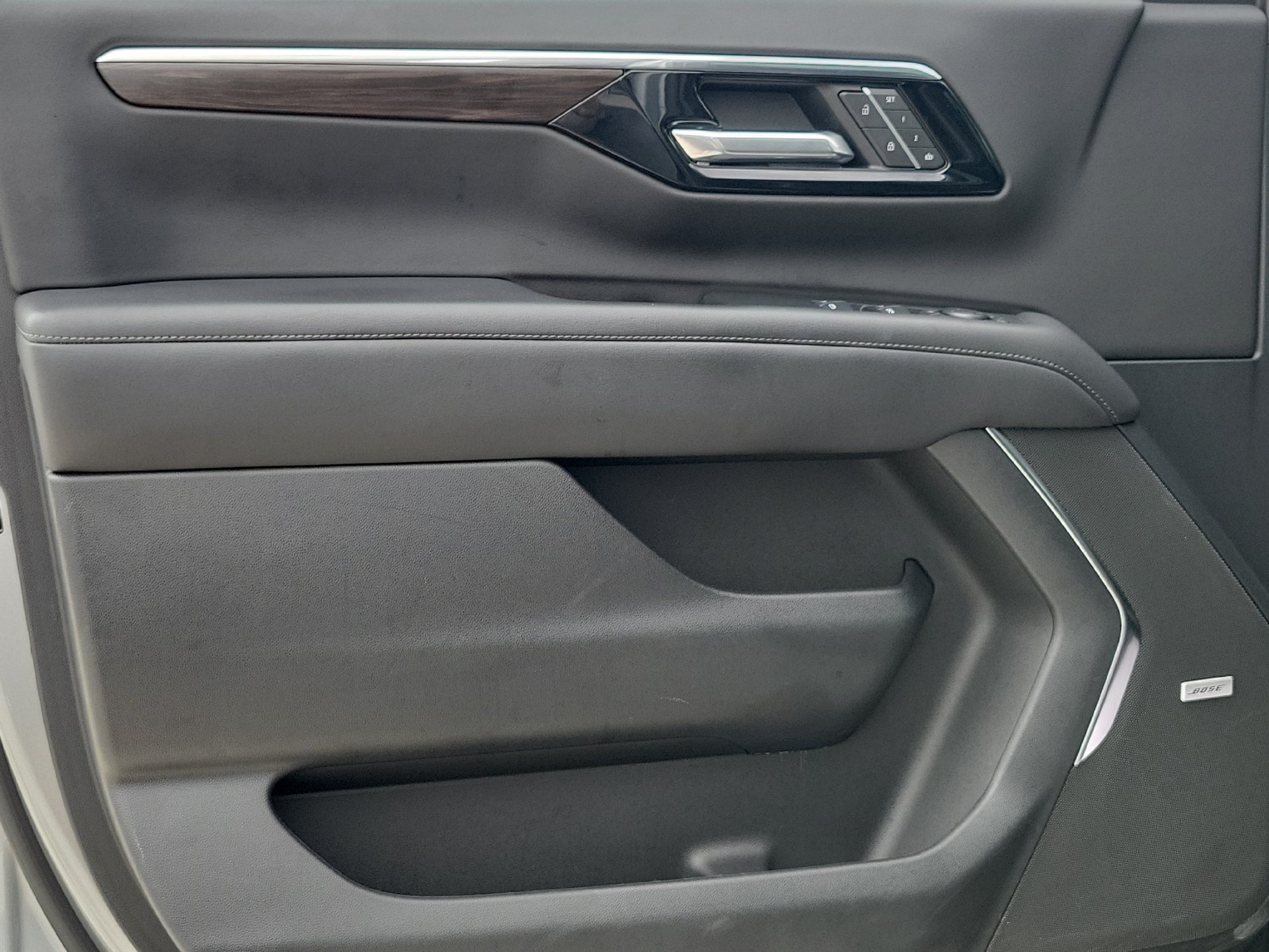 Used 2025 Sterling Gray Metallic Chevrolet Z71 image 19