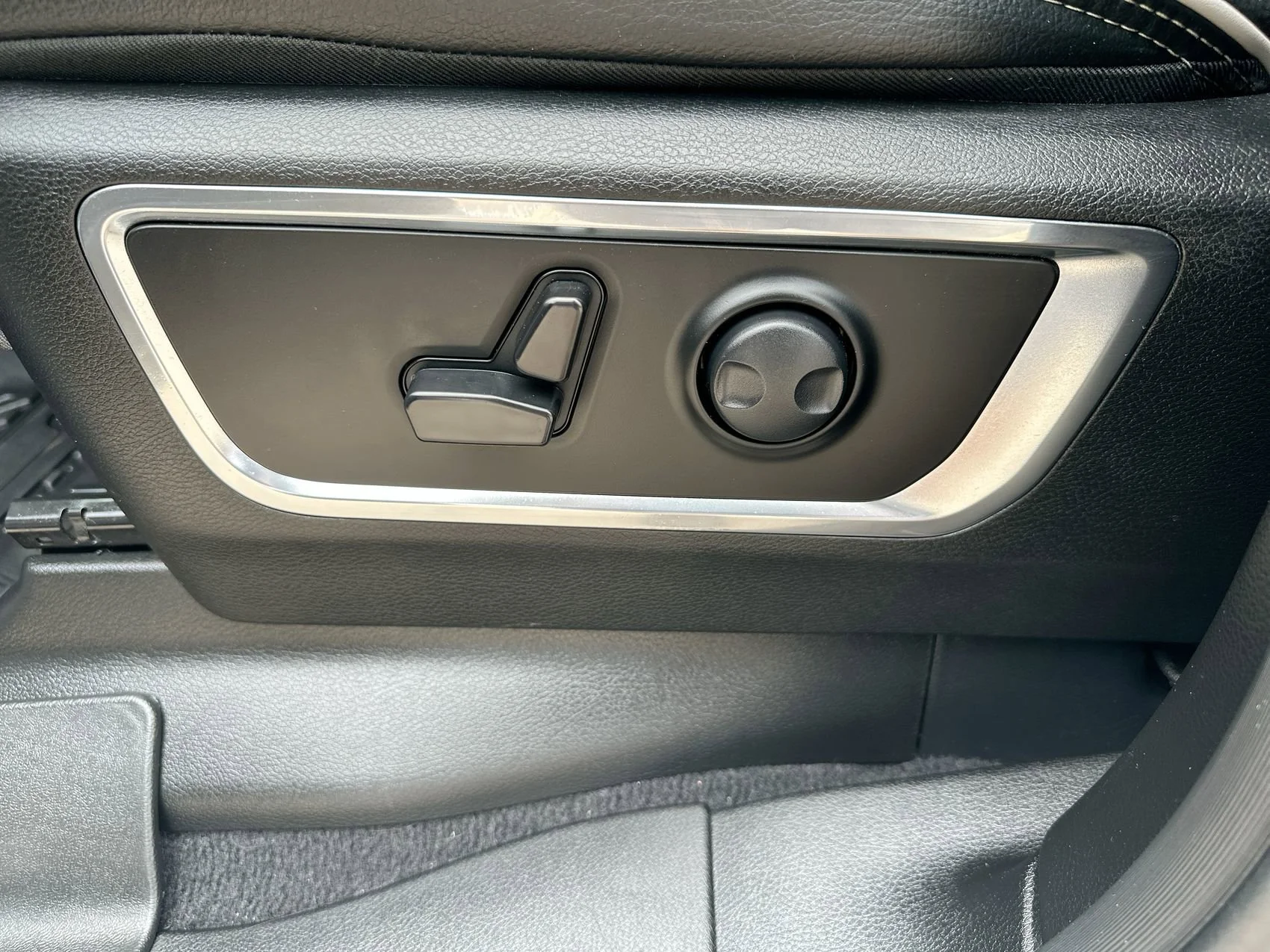 Used 2025 Bright White Clearcoat Ram Laramie image 12
