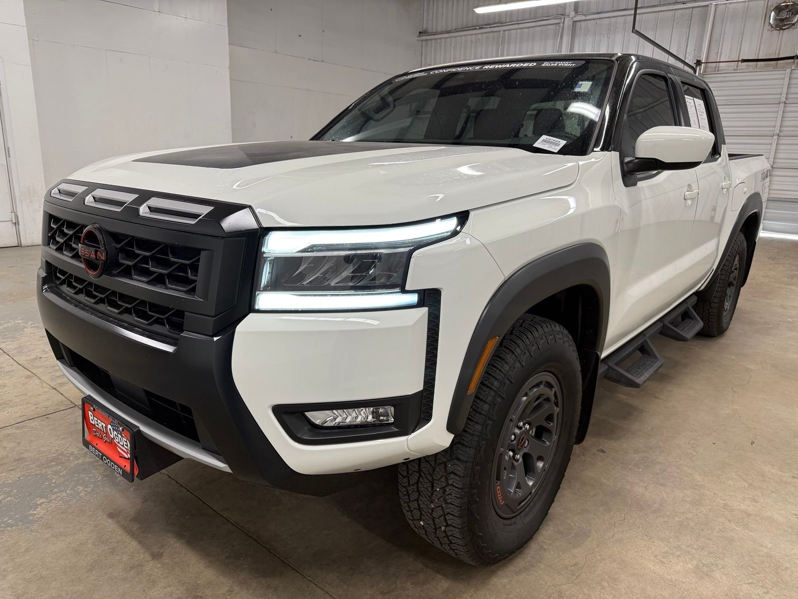 Used 2025 White Nissan PRO-4X image 3