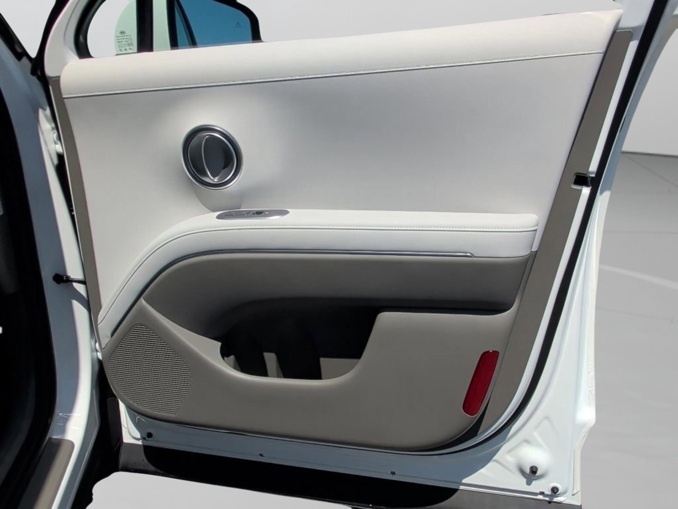 New 2026 Creamy White Pearl Hyundai Blue SEL 8P image 40