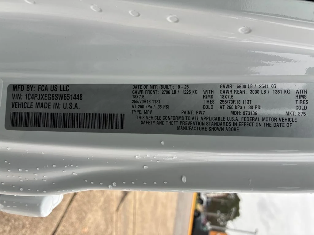 New 2025 Bright White Clear-Coat Exterior Paint Jeep Sahara image 30