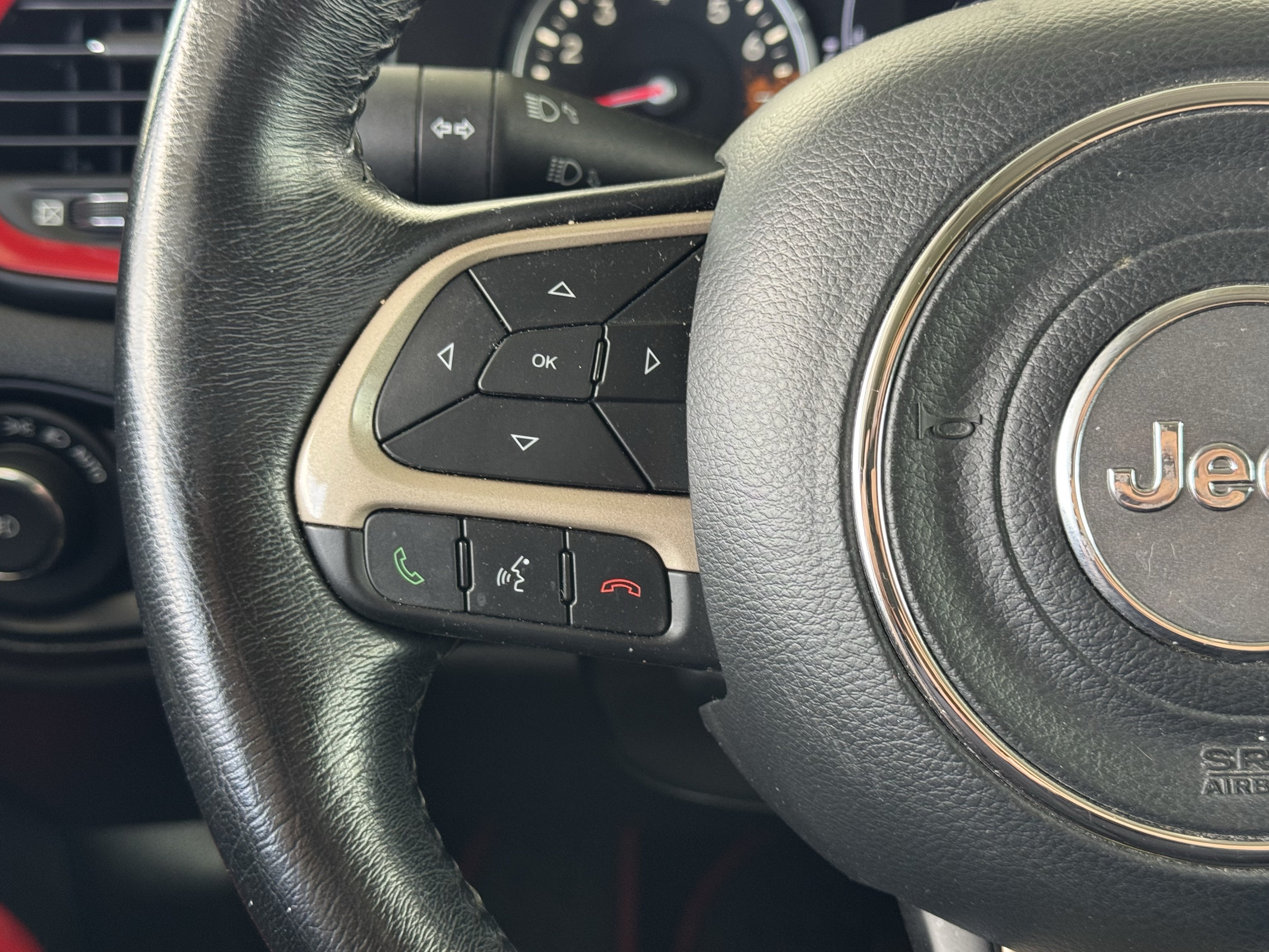 Used 2017 Gray Jeep Latitude 4x4 image 32